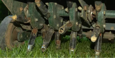 Aeracja trawnika - kolce